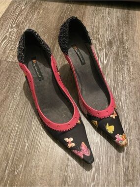 Pointed Black Butterfly Heels with Pink Trim